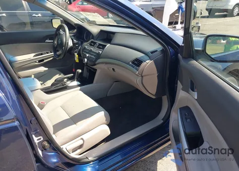 2010 Honda Accord 2.4 Ex-L z USA, uszkodzony, nr VIN 1HGCP2F85AA099915